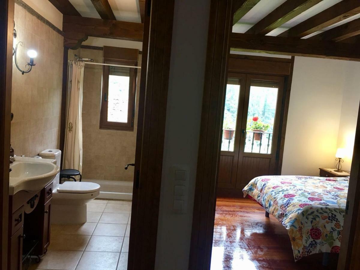 La Casuca De Pumarena Villa Bagian luar foto