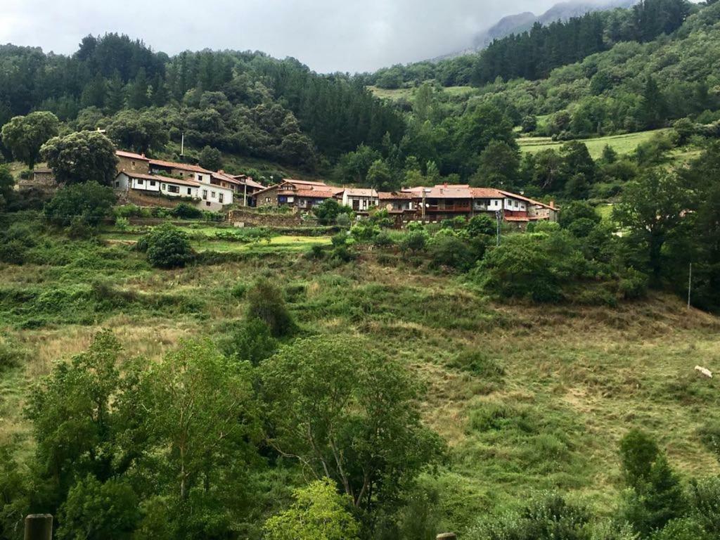 La Casuca De Pumarena Villa Bagian luar foto